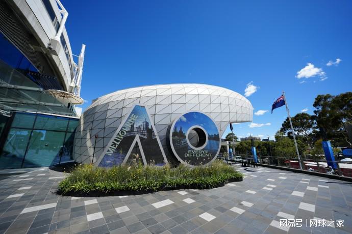 竞彩足球-王美丽激战阿尼娃，卫冕冠军出局排名大跌，小白菜镜头上连画十字