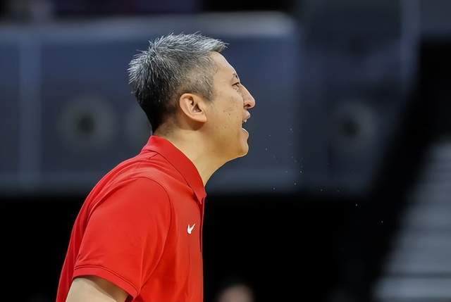 北京单场预测-中国男篮更衣室曝光！逆转功臣透露内情，3人哭了，包括篮协主席